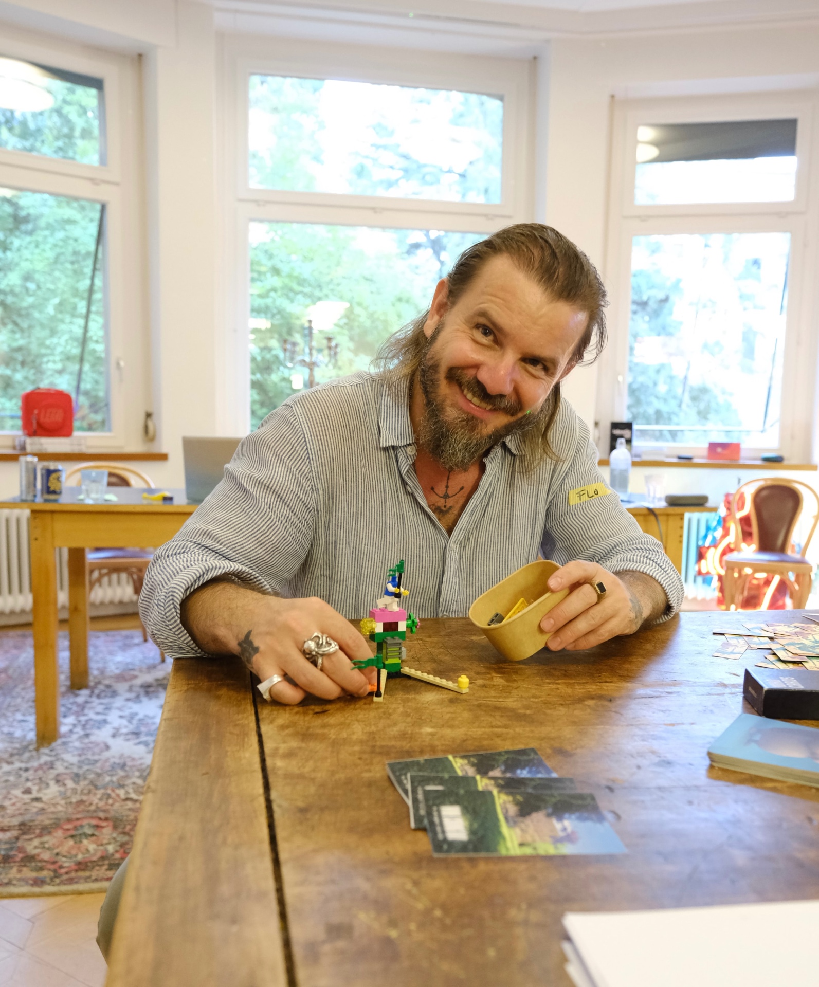 Teilnehmer beim Bauen mit LEGO® SERIOUS PLAY®